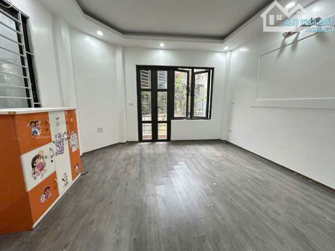 Bán nhà Thụy Khuê, 2 thoáng, 9 tỷ 9, DT 50m, 6 tầng, ngõ nông gần phố