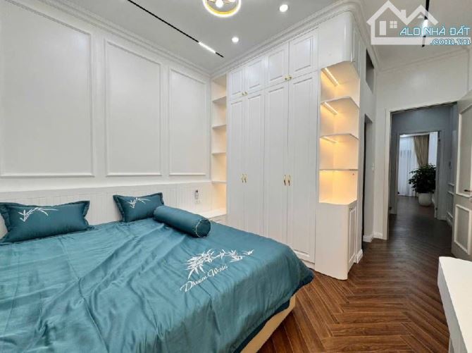 PHÂN LÔ HOÀNG QUỐC VIỆT -  7 TẦNG  - THANG MÁY -  TRƯỚC NHÀ Ô TÔ TRÁNH -  NGỦ TRONG NHÀ