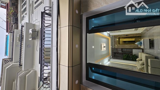 Hoàng Văn Thái 36m2 5 tầng thang máy hơn 10 tỷ