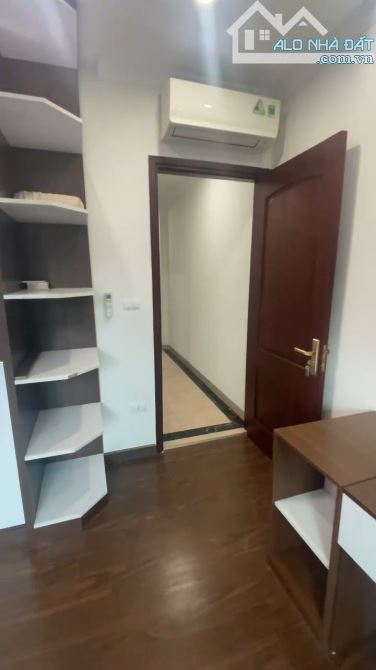 HOÀNG CẦU QUẬN ỦY ĐỐNG ĐA - GẦN VƯỜN HOA 1/6 - GARA Ô TÔ - 7 TẦNG THANG MÁY - MT 5M