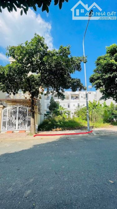 Đất cặp  góc  khu dân cư phúc Đạt bình dương  216m2 - 3