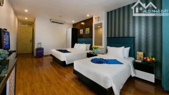 Bán khách sạn mặt phố Hàng Bè, 79m2, 5 tầng, mặt tiền 5.4m, 77.6 tỷ, kinh doanh đỉnh