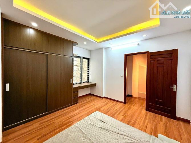 7,3 tỷ nhà 5 tầng nội thất đẹp, phố Trương Định quận Hoàng Mai gần Gảii Phóng, Giáp Bát