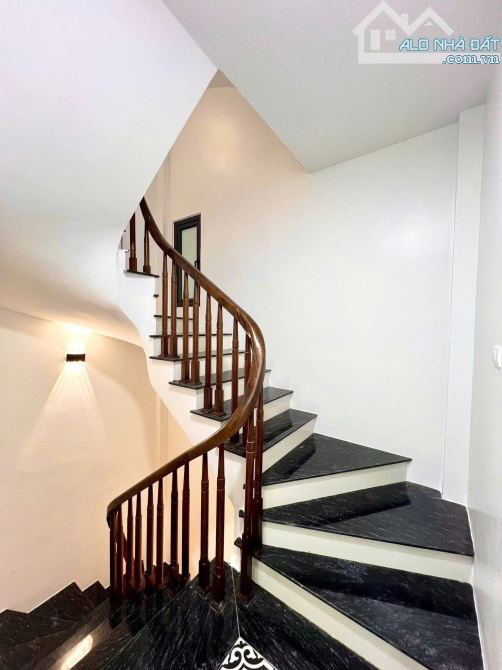 Nhà mới đẹp , đường Võ Chí Công , Cầu Giấy 5 tầng, mt 3.8m , 7.98 tỷ.