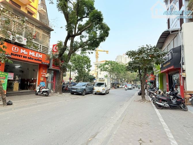 Mặt phố Trung Tâm - Mặt tiền rộng - kinh doanh Vip - vỉa hè đá bóng