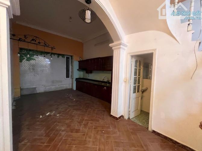 Bán Nhà phố Lê Thanh Nghị 64M -4 Tầng, Ô Tô Tránh, Kinh Doanh 25.5 Tỷ( TL)