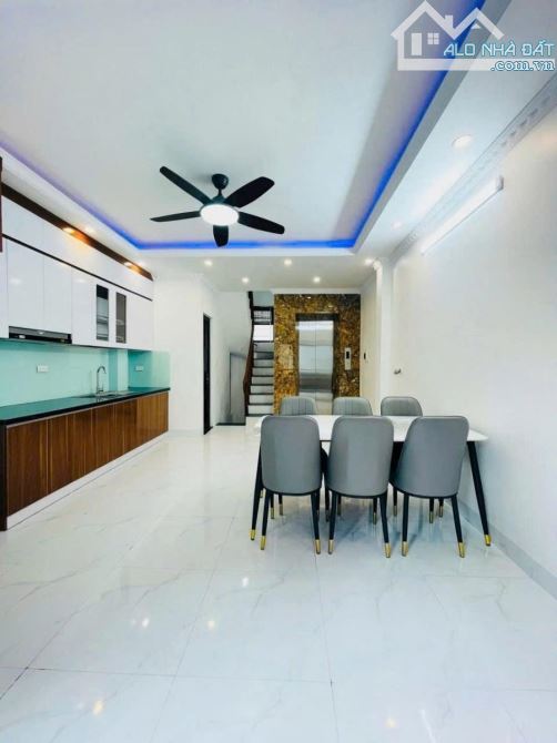 Nhỉnh 10Tỷ!Bán CCMN Phạm Văn Đồng Cầu Giấy-Gần Phố-Ngõ Thông-2Thoáng-38M2-6Tầng Thang Máy