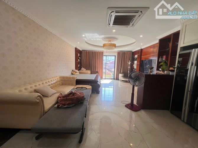 Bán nhà-phân lô-Cầu Giấy-1 nhà ra phố.50m2-2 mặt tiền-kinh doanh-oto vào nhà-giá 22.3 tỷ