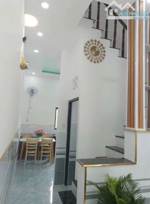 Nhà 1 Lầu 4 x 10m Ngay Ngã Ba Tân Kim, Full Nội Thất. Sổ Hồng Sẵn Giá 950Tr - 2