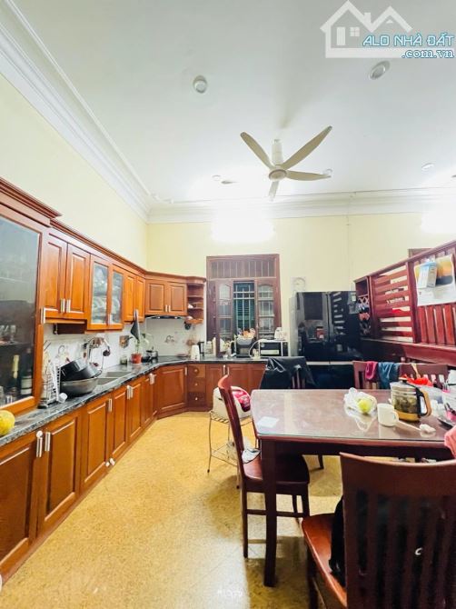 Bán Nhà Mặt Phố Cự Lộc - Quận Thanh Xuân 100m * 4 Tầng * Mặt Tiền 10.5m * 38 tỷ