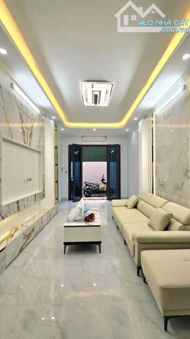 11 tỷ - Đống Đa, nhà mới 5 tầng thang máy, ngõ thông kinh doanh, 30m ra mặt phố, ba gác ph