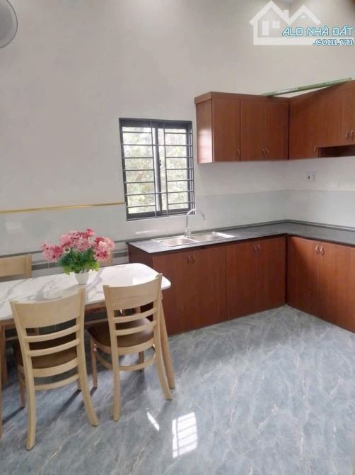 Nhà 1 Lầu 4 x 10m Ngay Ngã Ba Tân Kim, Full Nội Thất. Sổ Hồng Sẵn Giá 950Tr - 3