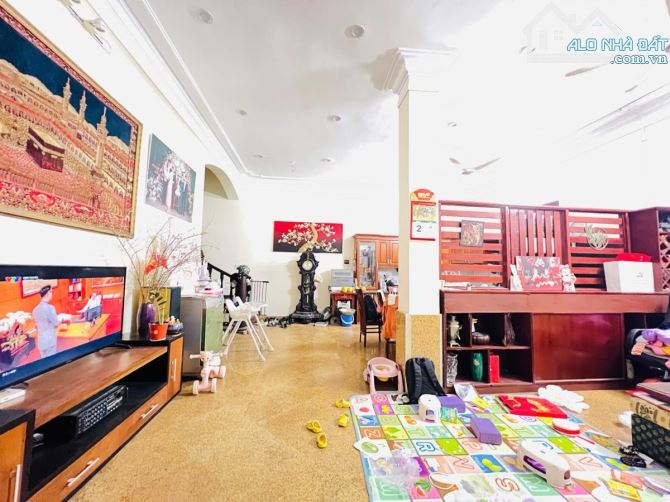 Bán Nhà Mặt Phố Cự Lộc - Quận Thanh Xuân 100m * 4 Tầng * Mặt Tiền 10.5m * 38 tỷ