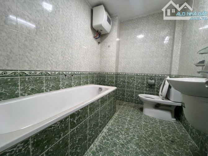 Bán Nhà phố Lê Thanh Nghị 64M -4 Tầng, Ô Tô Tránh, Kinh Doanh 25.5 Tỷ( TL)