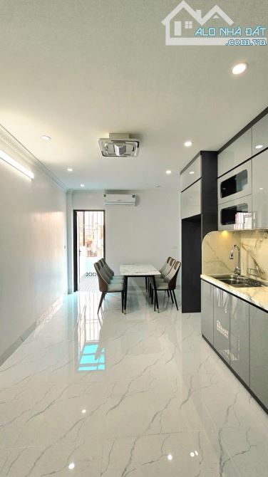 11 tỷ - Đống Đa, nhà mới 5 tầng thang máy, ngõ thông kinh doanh, 30m ra mặt phố, ba gác ph