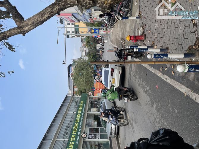 Bán nhà-phân lô-Cầu Giấy-1 nhà ra phố.50m2-2 mặt tiền-kinh doanh-oto vào nhà-giá 22.3 tỷ