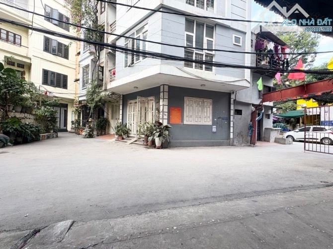 Ô tô vào nhà Phương Mai Đống đa – Thoáng trước sau – Hàng cực hiếm