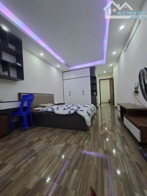 Bán Nhà đường Lĩnh Nam 38M -5 Tầng full NT, Ô Tô đỗ cửa gần phố chỉ 8.48 tỷ(TL)