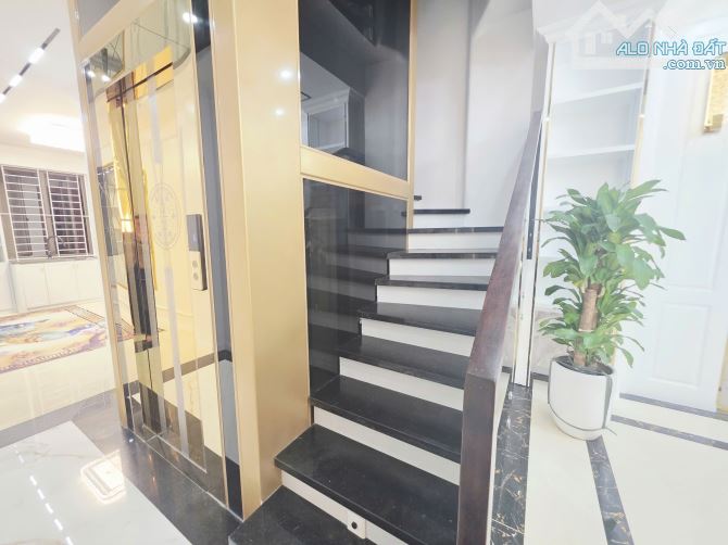 Bán nhà riêng phố Hoàng Quốc Việt, 54m², 6 tầng thang máy, đường 11m, KD, nhỉnh 26 tỷ,