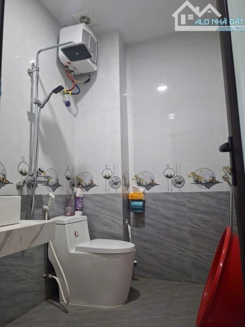 Bán Nhà đường Lĩnh Nam 38M -5 Tầng full NT, Ô Tô đỗ cửa gần phố chỉ 8.48 tỷ(TL)