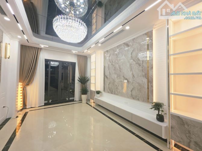 Bán nhà riêng phố Hoàng Quốc Việt, 54m², 6 tầng thang máy, đường 11m, KD, nhỉnh 26 tỷ,