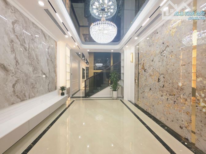 Bán nhà riêng phố Hoàng Quốc Việt, 54m², 6 tầng thang máy, đường 11m, KD, nhỉnh 26 tỷ,