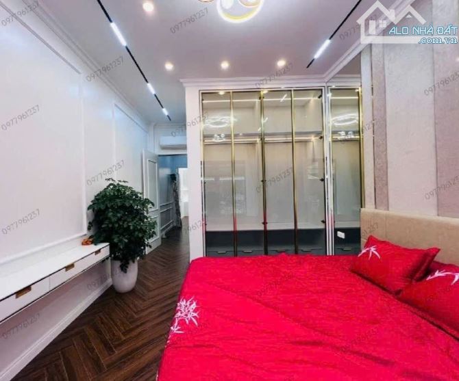 BÁN NHÀ HOÀNG QUỐC VIỆT 55m2 × 6T THANG MÁY. Ô TÔ TRÁNH + 2 THOÁNG - PHÂN LÔ Ô BÀN CỜ