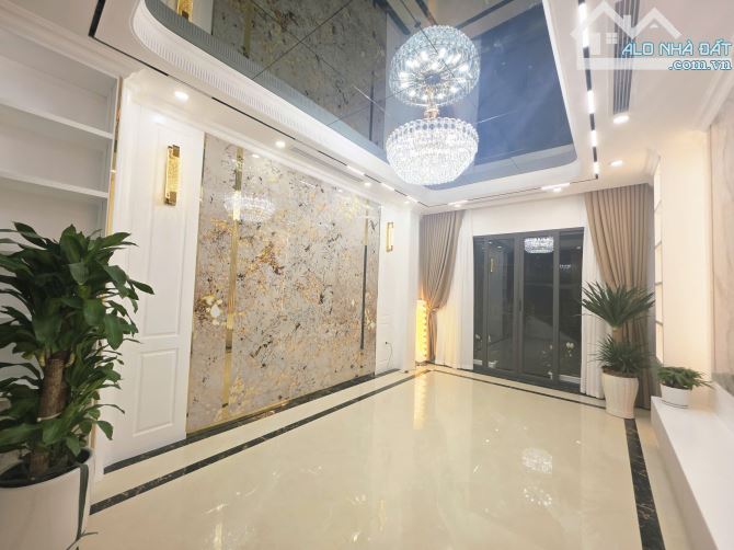 Bán nhà riêng phố Hoàng Quốc Việt, 54m², 6 tầng thang máy, đường 11m, KD, nhỉnh 26 tỷ,