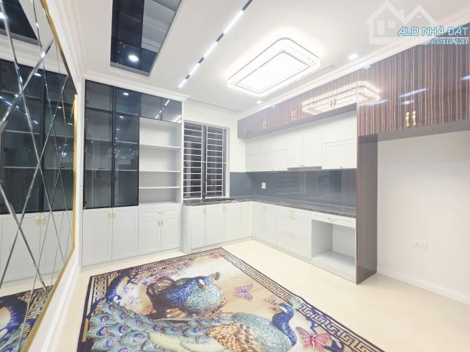 Bán nhà riêng phố Hoàng Quốc Việt, 54m², 6 tầng thang máy, đường 11m, KD, nhỉnh 26 tỷ,