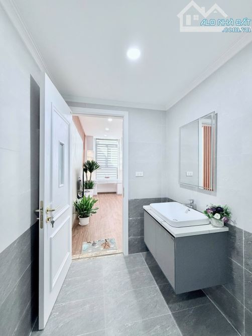Bán Nhà 7 Tầng phố Chùa Bộc - Thái Hà 58M Kinh Doanh VP, Spa chỉ 18.38 Tỷ