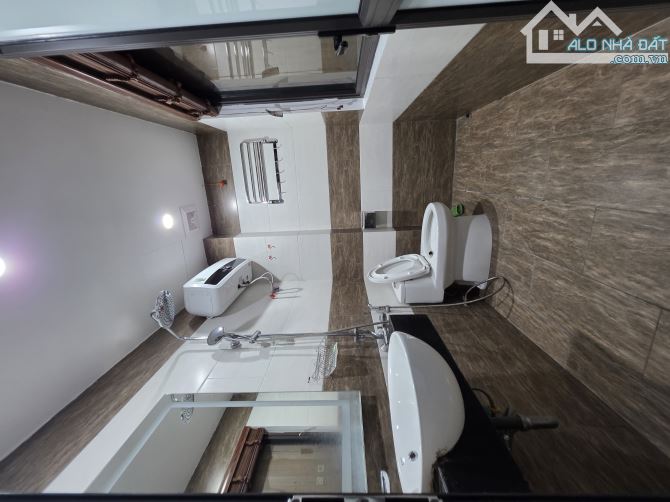 CẦN BÁN TÒA CĂN HỘ DỊCH VỤ CAO CẤP TẠI PHỐ LẠC LONG QUÂN, DT 79M, 7 TẦNG, GIÁ 28 TỶ