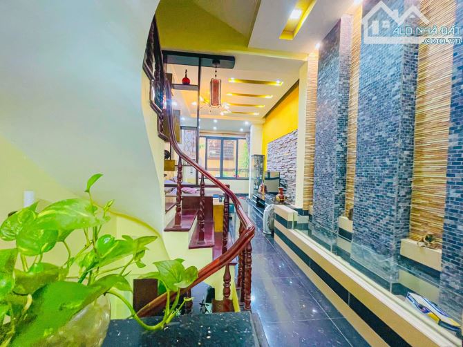 Bán Gấp Nhà Ngã Tư Sở - Đống Đa.35m2 - 6 Tầng Xây Mới - 20M Ra Mặt Phố. Ở Sướng. 9,x Tỷ