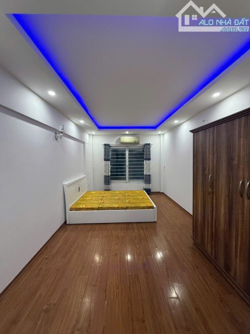 Cc bán nhà Lĩnh Nam Hoàng Mai, 30m, 5t, 3n, vị trí cách ô tô mấy mét nhà kiên cố không quy