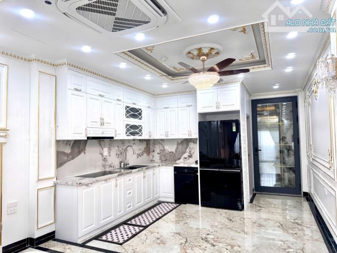 Bán Toà 7 Tầng phố Yên Lạc, vỉa hè KD ô tô dừng đỗ 56M - MT 4.8M chỉ 27x tỷ