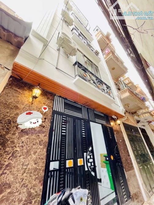 Chính chủ cần bán CHDV, 52 M -11phòng khép kín, lĩnh Nam,Hoàng Mai cách phố 1 nhà, giá 12t