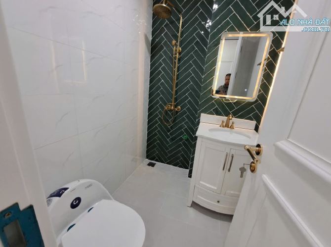 Bán nhanh nhà ô tô, cầu giấy, lạc long quân thang máy, mặt tiền 5m2 , GIÁ nhỉnh 13 tỷ