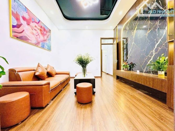 MẶT PHỐ ĐỊNH CÔNG THƯỢNG 83m RỘNG 5.2m NHÀ 7 TẦNG THANG MÁY 26 Ty 9