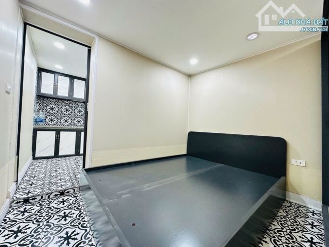 Bán tập thể tầng 1 phố Thái Thịnh 50m2 căn 2 ngủ có sân để xe riêng, oto đỗ cửa TT Đống Đa