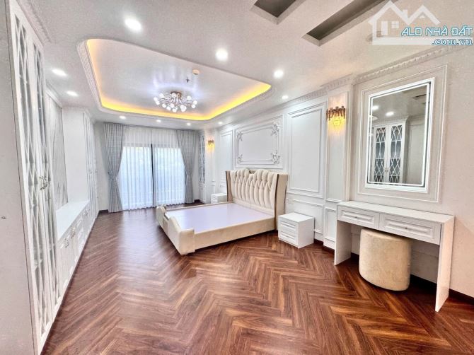 Bán Toà 7 Tầng phố Yên Lạc, vỉa hè KD ô tô dừng đỗ 56M - MT 4.8M chỉ 27x tỷ