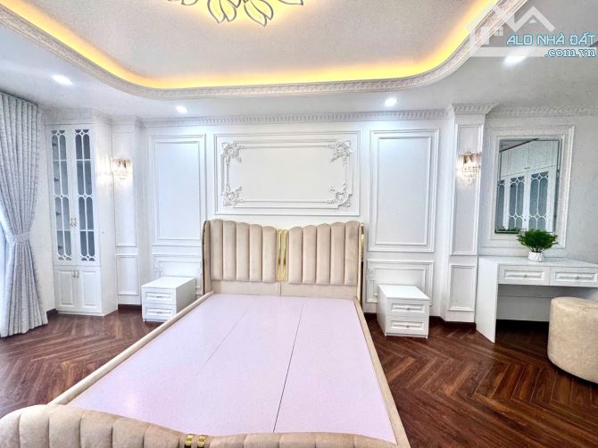 Bán Toà 7 Tầng phố Yên Lạc, vỉa hè KD ô tô dừng đỗ 56M - MT 4.8M chỉ 27x tỷ