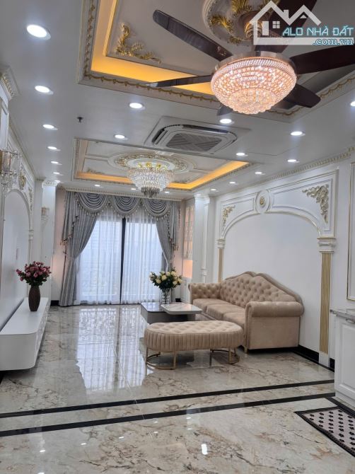 Bán Toà 7 Tầng phố Yên Lạc, vỉa hè KD ô tô dừng đỗ 56M - MT 4.8M chỉ 27x tỷ