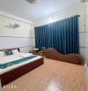 KHÁCH SẠN 4 TẦNG - NGANG 5M - 10PN - THU NHẬP 65TR/ THÁNG - ĐƯỜNG 12M - VỈA HÈ 2 BÊN - NGA