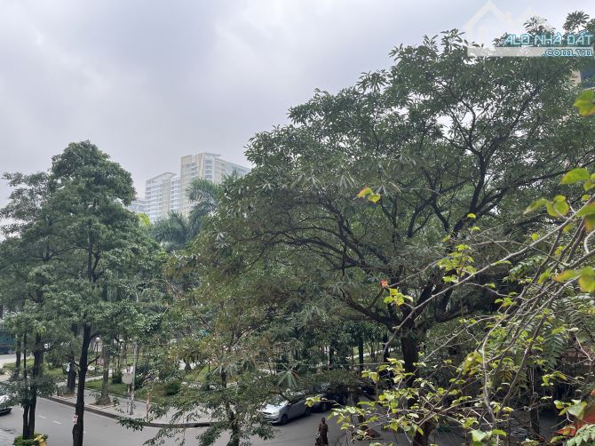 Chính chủ bán căn hộ KĐT Trung Hoà, Cầu Giấy, 120m2, 3N giá 8,9 tỷ