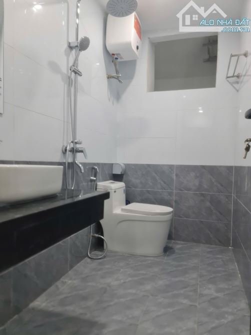 BÁN TOÀ NHÀ 5 TẦNG THANG MÁY TẠI SỐ 6, NGÕ 433 BẠCH MAI