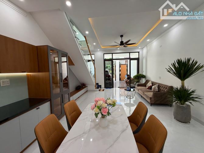 NHÀ 1 MÊ KHU ĐẤU GIÁ CÔNG AN TRẦN QUÝ CÁP NHÀ MỚI ĐẸP - 18009026