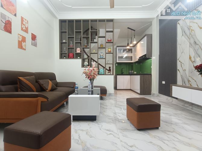 Bán Nhà Phố Thịnh Liệt 24m2 x 5T - Ngõ SH Quay Đầu - Tặng Full Nội Thất .