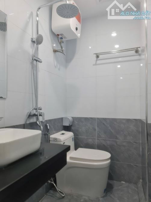 BÁN TOÀ NHÀ 5 TẦNG THANG MÁY TẠI SỐ 6, NGÕ 433 BẠCH MAI