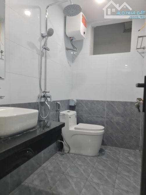 BÁN TOÀ NHÀ 5 TẦNG THANG MÁY TẠI SỐ 6, NGÕ 433 BẠCH MAI