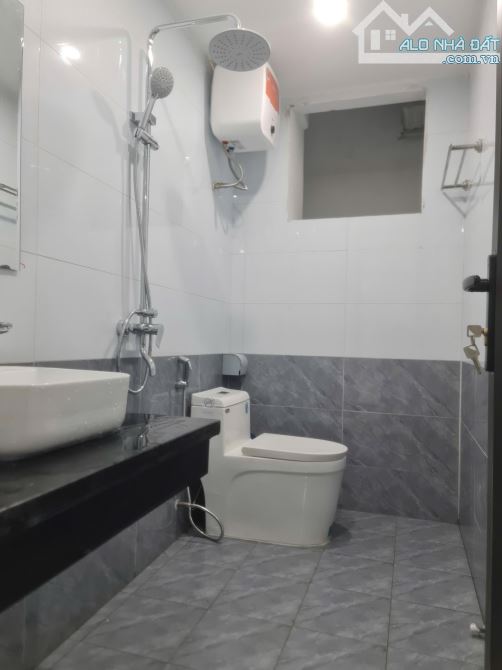 BÁN TOÀ NHÀ 5 TẦNG THANG MÁY TẠI SỐ 6, NGÕ 433 BẠCH MAI