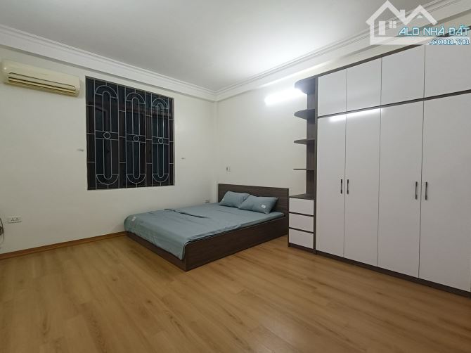 Bán Nhà Phố Thịnh Liệt 24m2 x 5T - Ngõ SH Quay Đầu - Tặng Full Nội Thất .